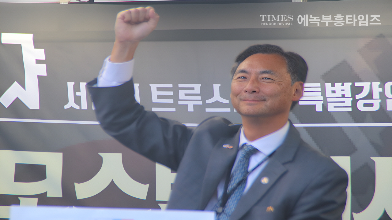 모스 탄, 서울대 앞 연설서 강력 발언- 한국은 자유를 위한 최전선이다