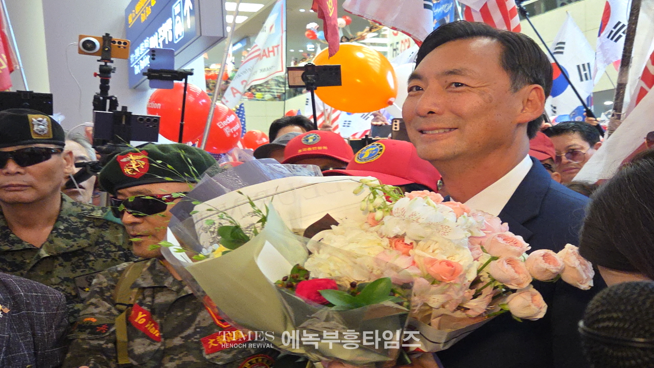 (속보) 모스탄 전 미국 국제형사사법대사, “윤석열은 내란범 아니다… 중국·북한이 선거 방해”