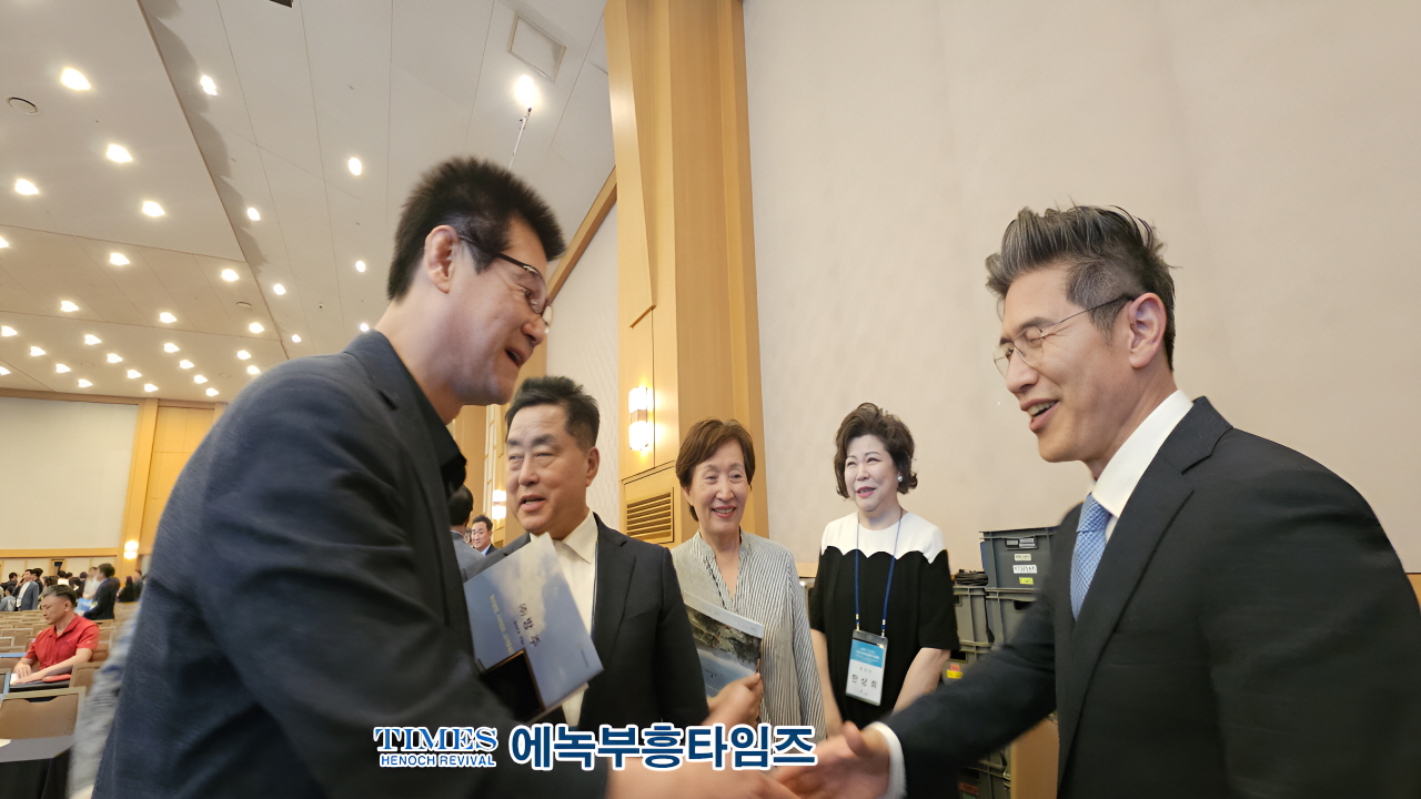 “하나됨의 기적, 섬김의 리더십” – 함영주 회장, 복음적 경영의 길을 말하다