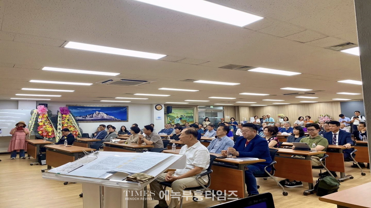 은퇴 앞둔 이현준 교장, 고향 추억 담은 사진전 개최… "인천 교육 위한 헌신 계속"