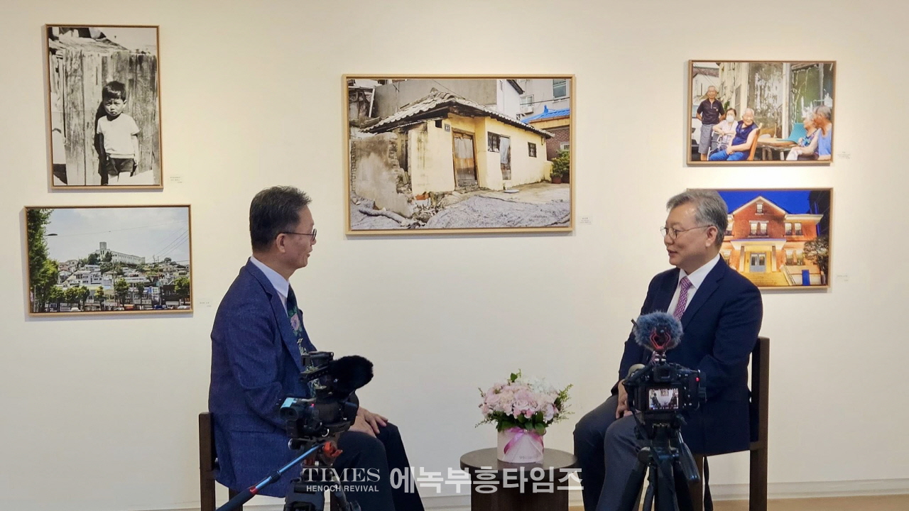 은퇴 앞둔 이현준 교장, 고향 추억 담은 사진전 개최… "인천 교육 위한 헌신 계속"