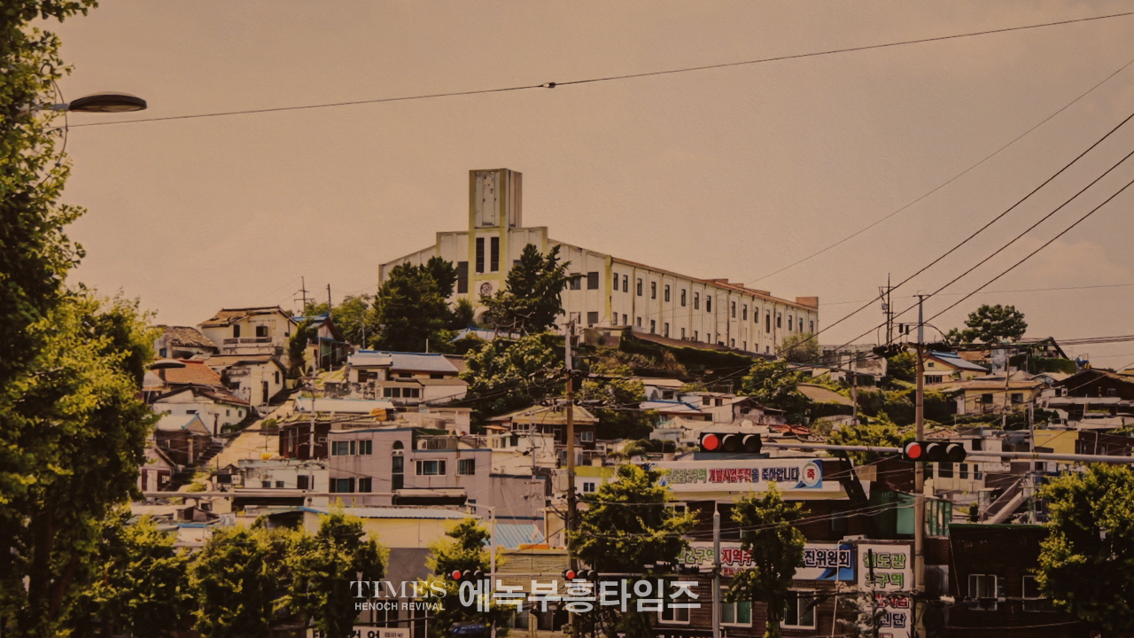 은퇴 앞둔 이현준 교장, 고향 추억 담은 사진전 개최… "인천 교육 위한 헌신 계속"