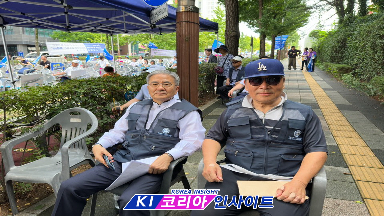 인천퀴어반대측, 퀴어행사장 옆에서 인천가족사랑축제 성대히 가져.