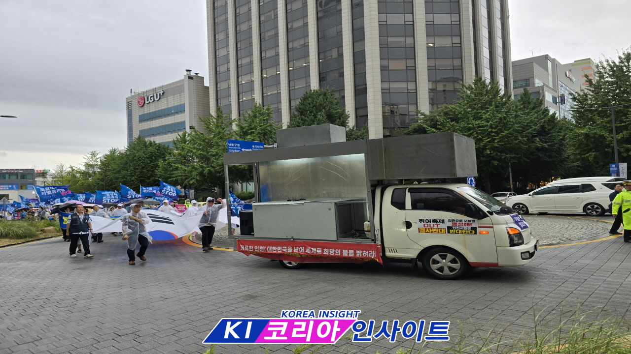 인천퀴어반대측, 퀴어행사장 옆에서 인천가족사랑축제 성대히 가져.