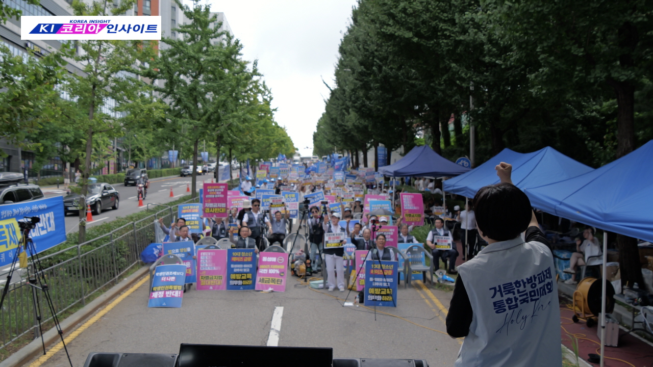 인천퀴어반대측, 퀴어행사장 옆에서 인천가족사랑축제 성대히 가져.