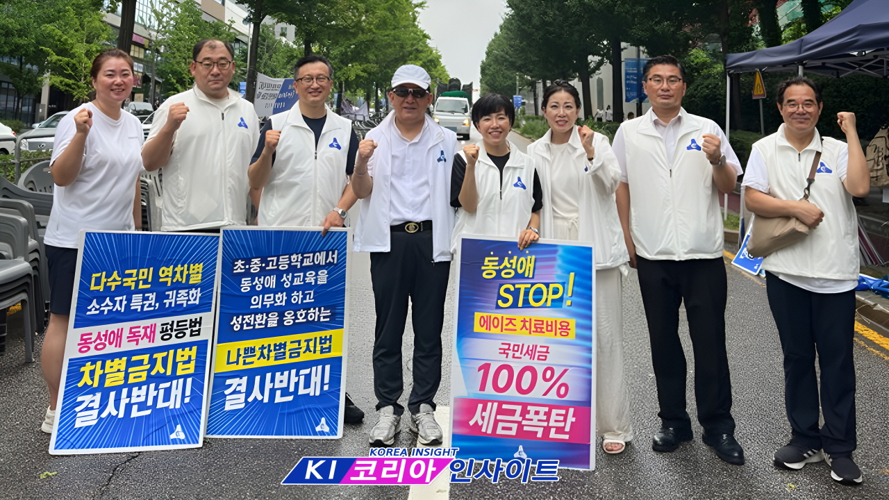 인천퀴어반대측, 퀴어행사장 옆에서 인천가족사랑축제 성대히 가져.