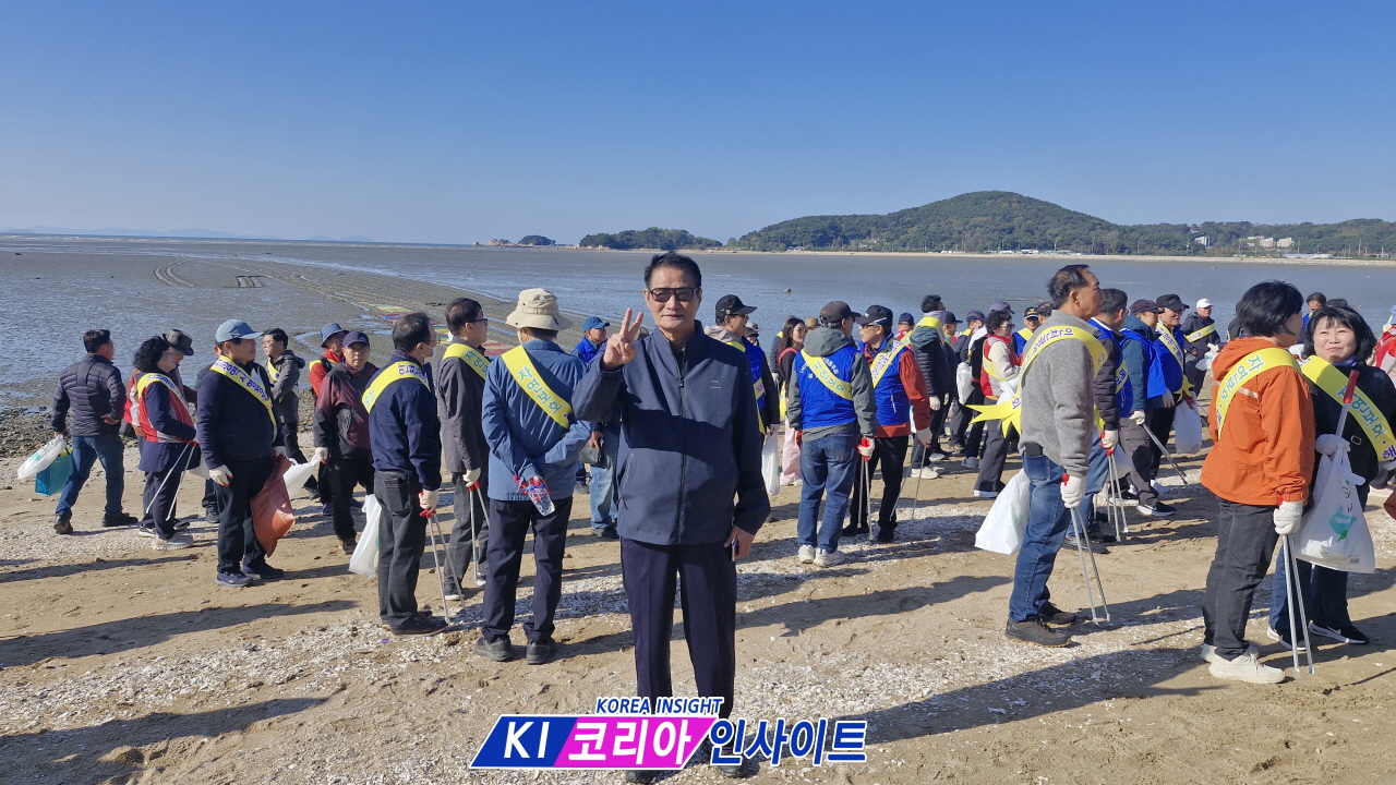 인천시 행정동우회,용유도 해양정화 활동 실시...300여명 참여
