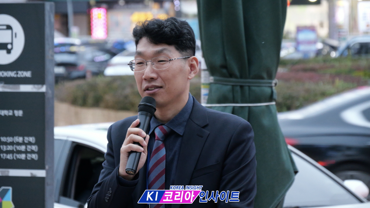“안양역 광장, 성탄의 빛으로 물들다”
