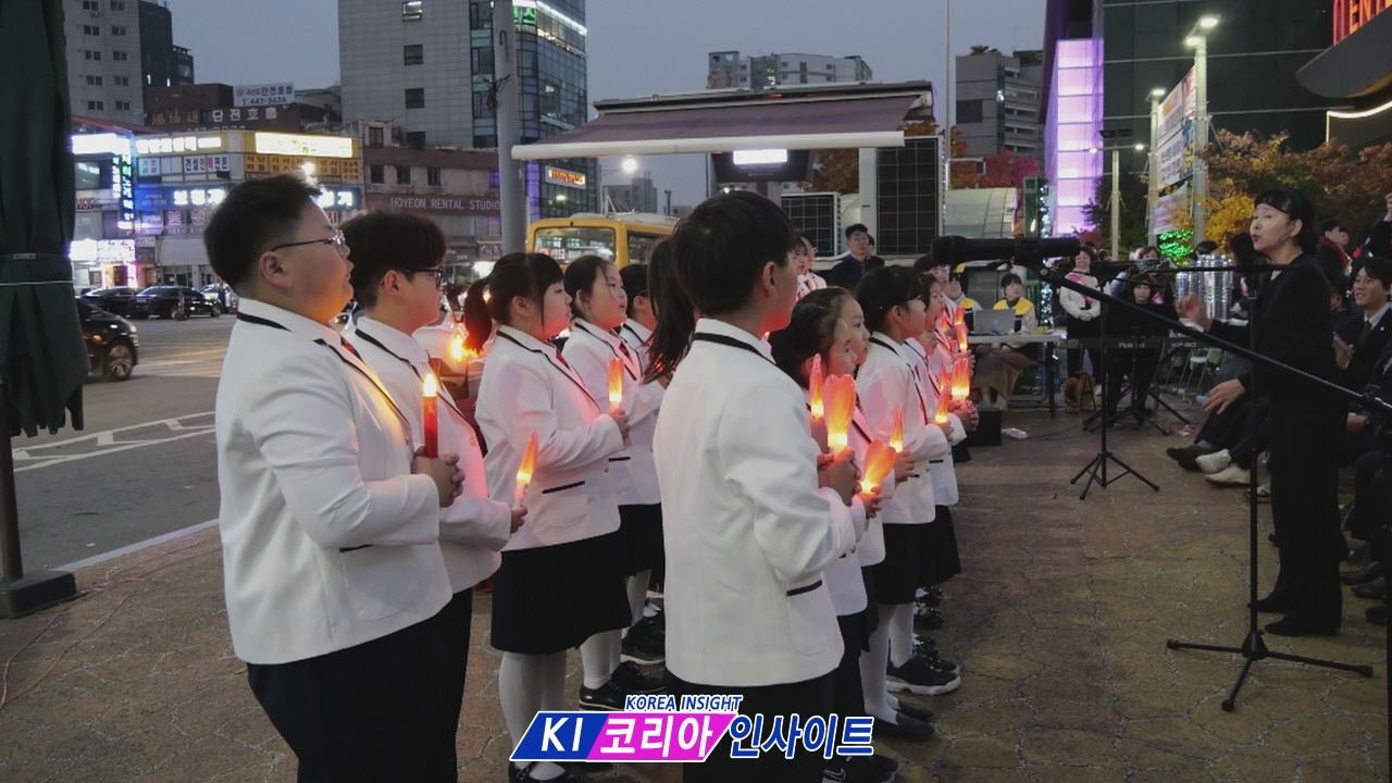 “안양역 광장, 성탄의 빛으로 물들다”
