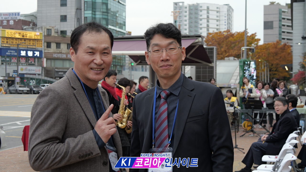 “안양역 광장, 성탄의 빛으로 물들다”