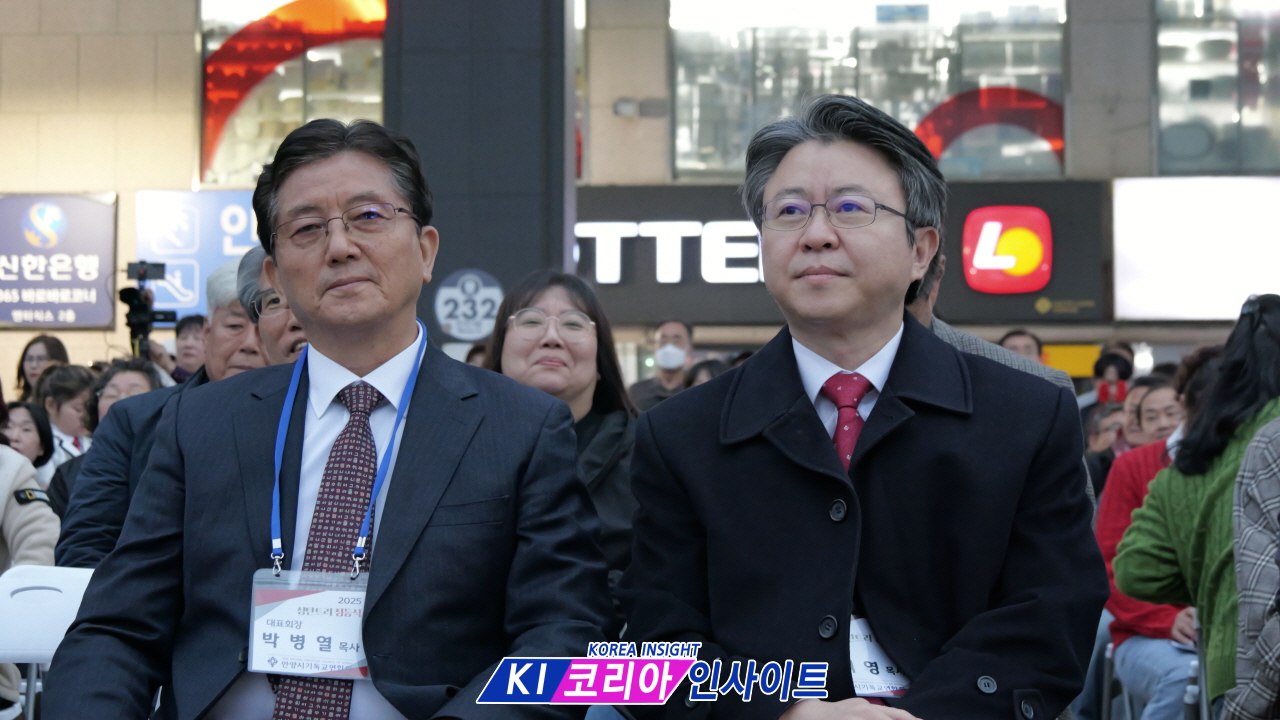 “안양역 광장, 성탄의 빛으로 물들다”
