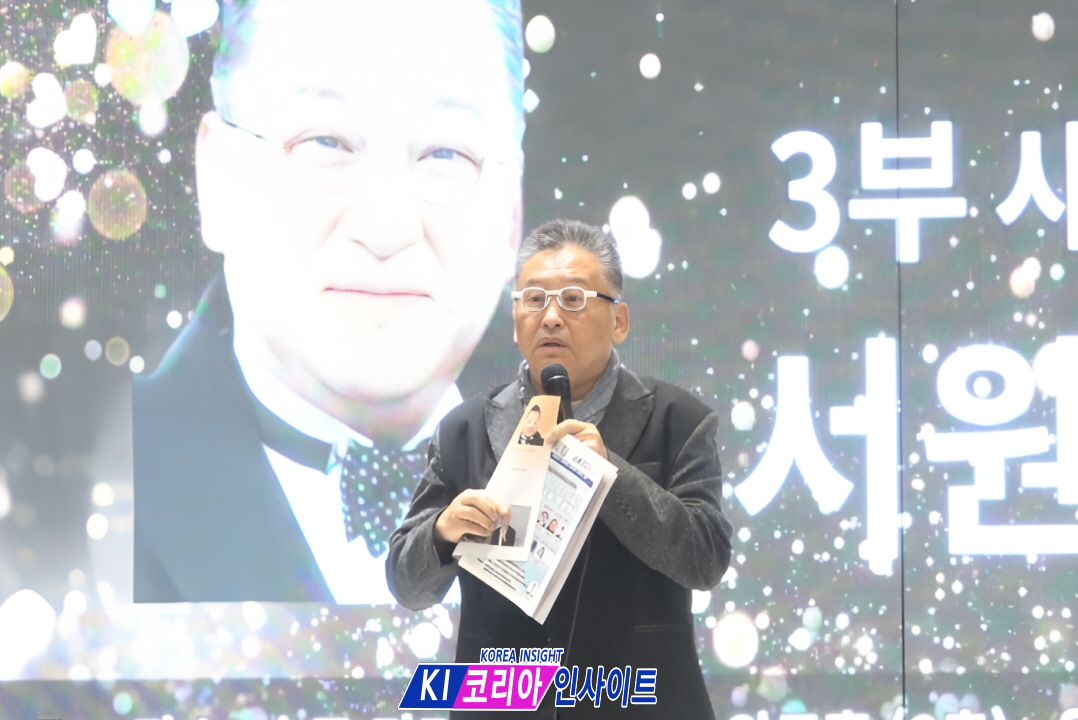 코리아 인사이트-에녹 타임즈, '2025 송년 사랑나눔 문화축제' 성료... "사랑으로 세상을 밝히자" 메시지 전달