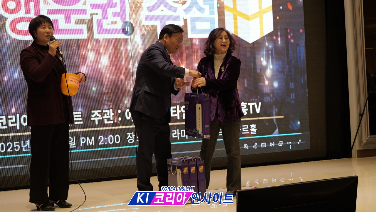 코리아 인사이트-에녹 타임즈, '2025 송년 사랑나눔 문화축제' 성료... "사랑으로 세상을 밝히자" 메시지 전달