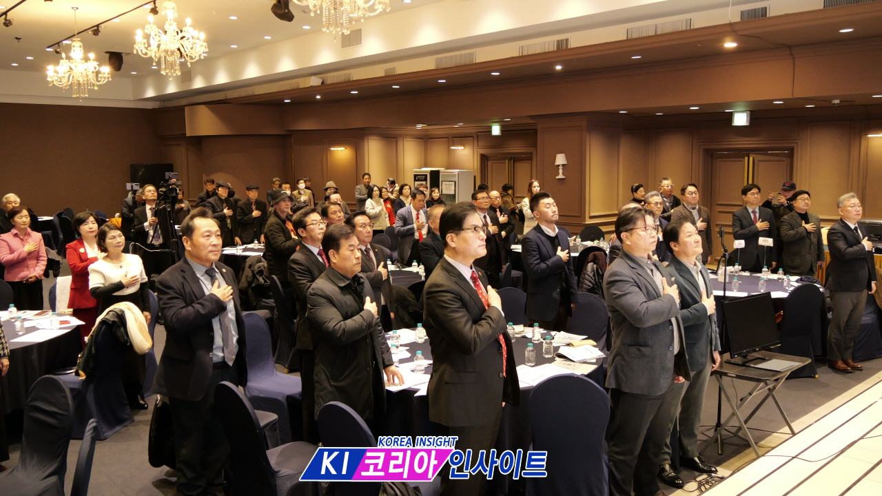 코리아 인사이트-에녹 타임즈, '2025 송년 사랑나눔 문화축제' 성료... "사랑으로 세상을 밝히자" 메시지 전달