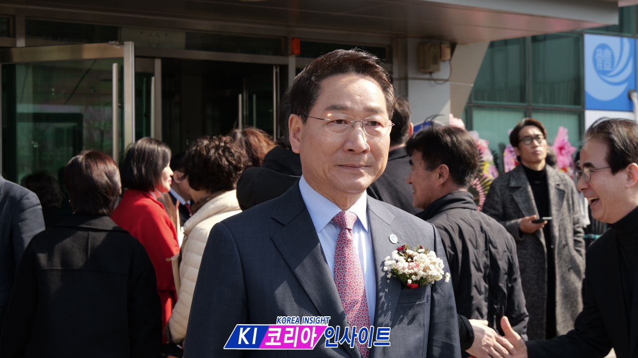 "인천이 먼저 갑니다, 대한민국은 따라오세요"... 유정복 시장, 『아이 메거진』 출판 기념회 성황
