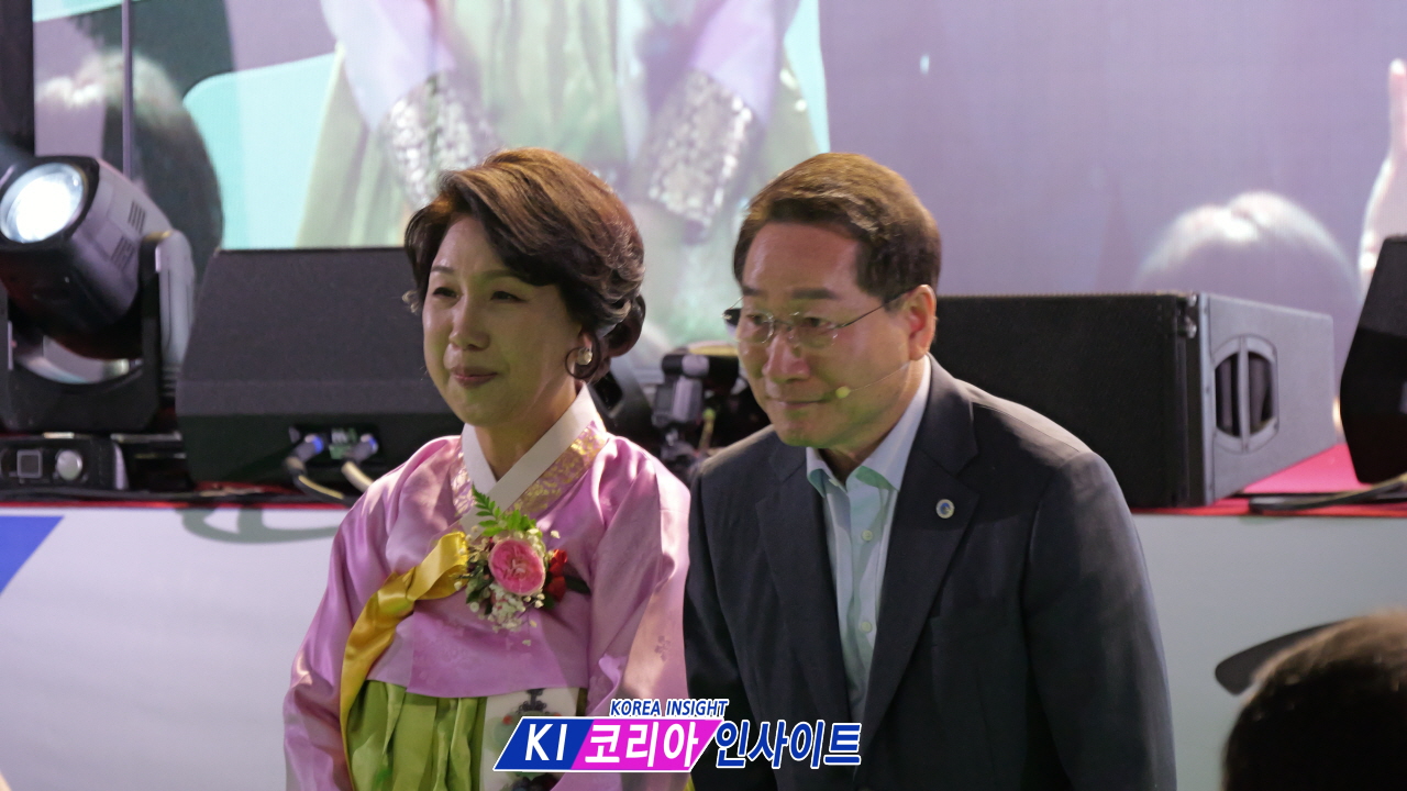 "인천이 먼저 갑니다, 대한민국은 따라오세요"... 유정복 시장, 『아이 메거진』 출판 기념회 성황