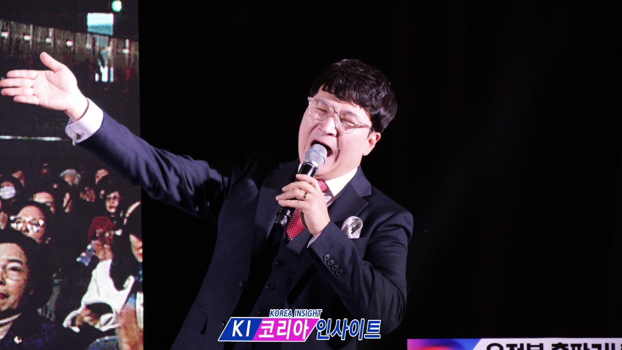 "인천이 먼저 갑니다, 대한민국은 따라오세요"... 유정복 시장, 『아이 메거진』 출판 기념회 성황