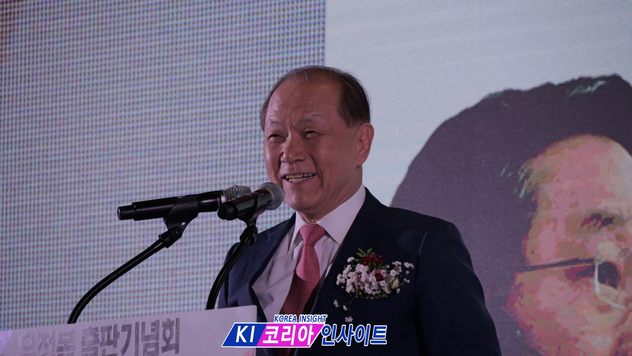 "인천이 먼저 갑니다, 대한민국은 따라오세요"... 유정복 시장, 『아이 메거진』 출판 기념회 성황