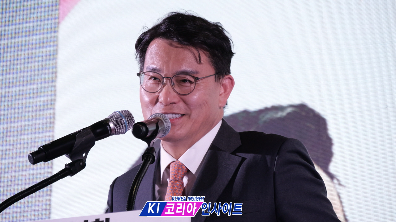 "인천이 먼저 갑니다, 대한민국은 따라오세요"... 유정복 시장, 『아이 메거진』 출판 기념회 성황