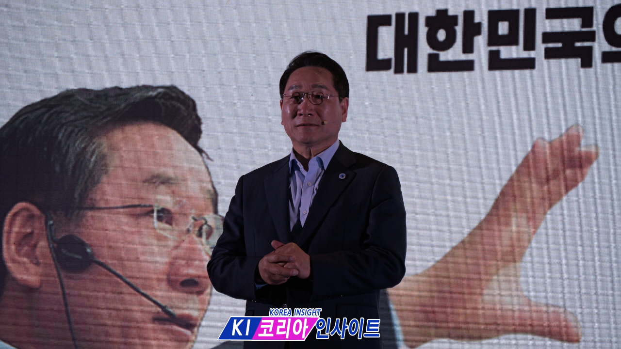 "인천이 먼저 갑니다, 대한민국은 따라오세요"... 유정복 시장, 『아이 메거진』 출판 기념회 성황