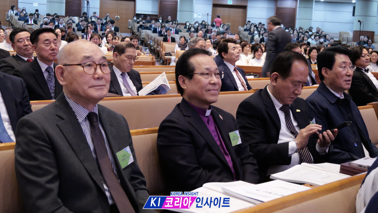 "복음의 관문 인천, 부활의 산 소망으로 깨어나다" - 2026년 인천광역시 부활절 새벽 연합 예배 현장