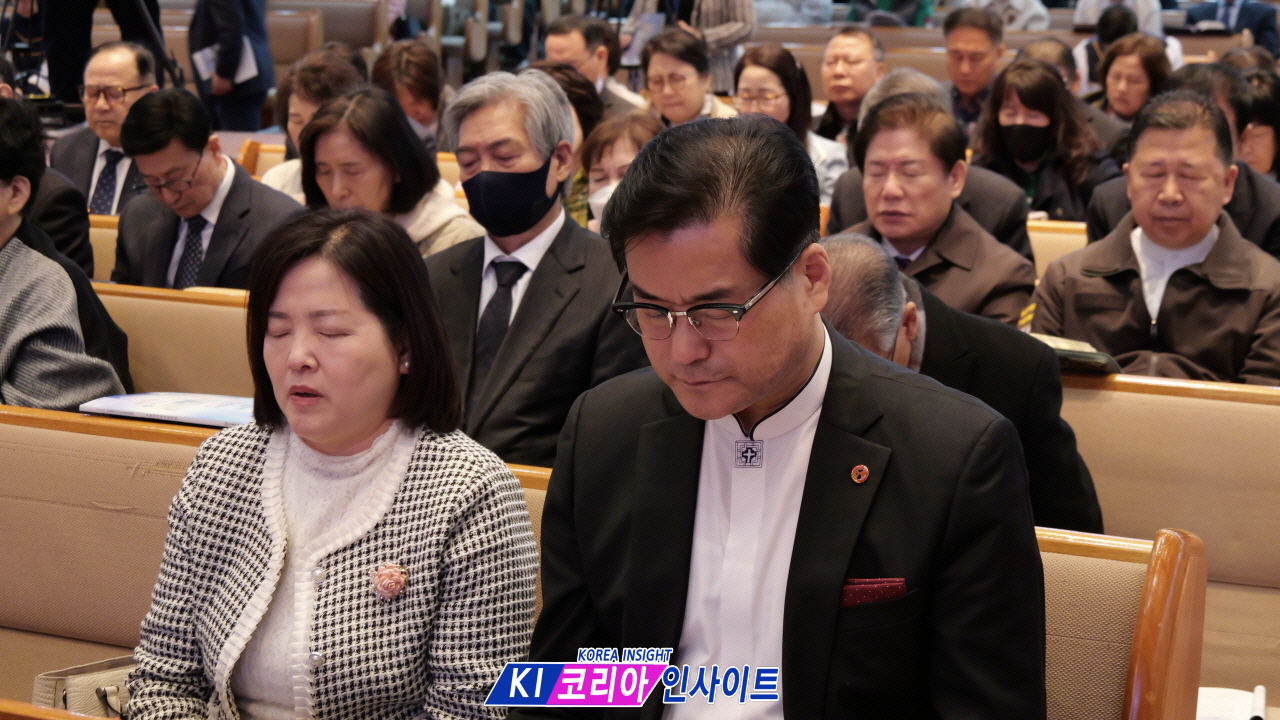 "복음의 관문 인천, 부활의 산 소망으로 깨어나다" - 2026년 인천광역시 부활절 새벽 연합 예배 현장