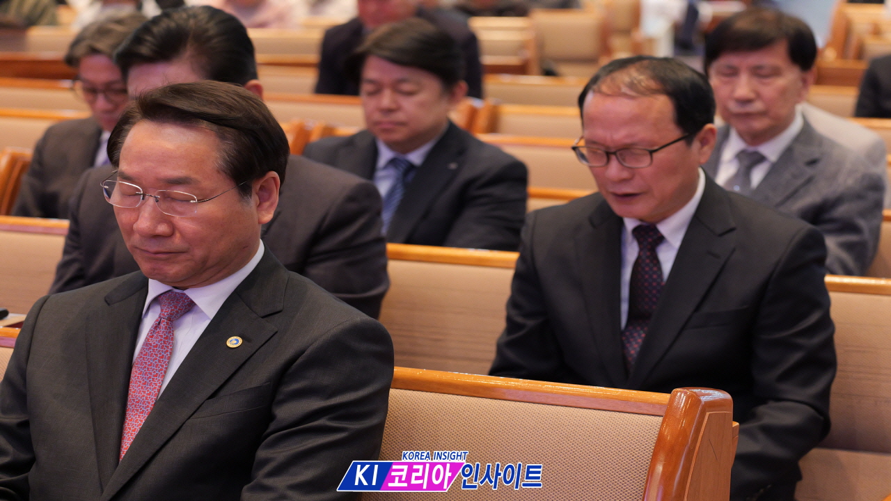 "복음의 관문 인천, 부활의 산 소망으로 깨어나다" - 2026년 인천광역시 부활절 새벽 연합 예배 현장