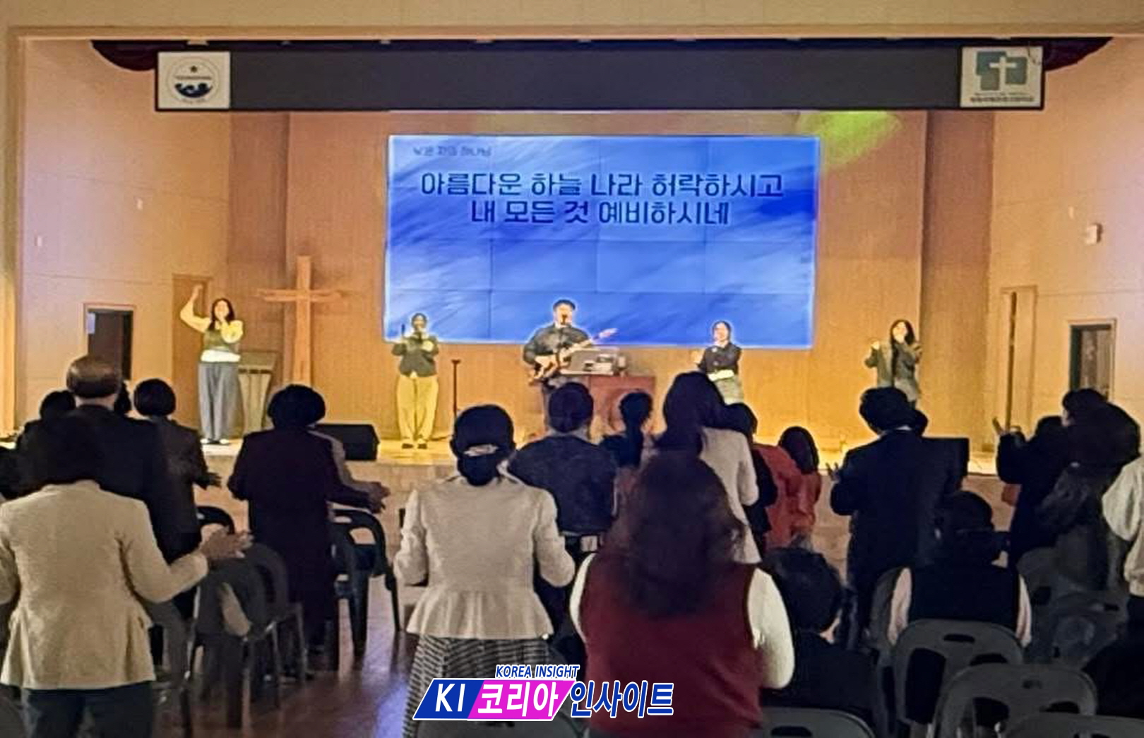 다음 세대를 향한 ‘거룩한 광인(狂人)’들의 외침: “청청워십”이 여는 한국 교회 부활의 길