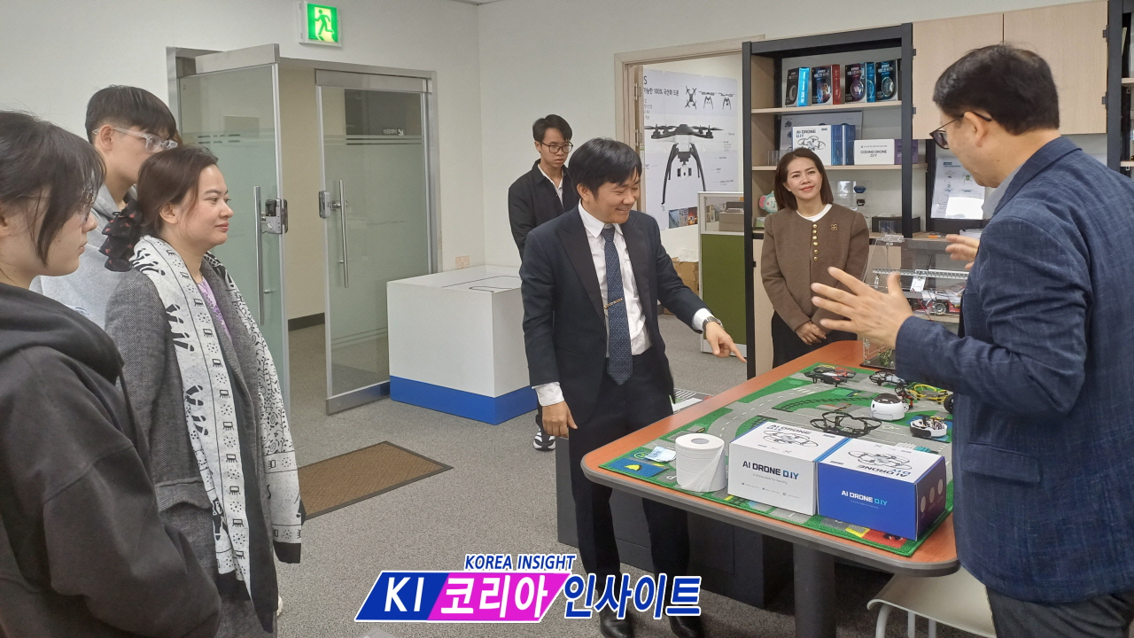 호치민 경제법률대–더케이볼트, AI 교육·기술 협력 MOU 체결
