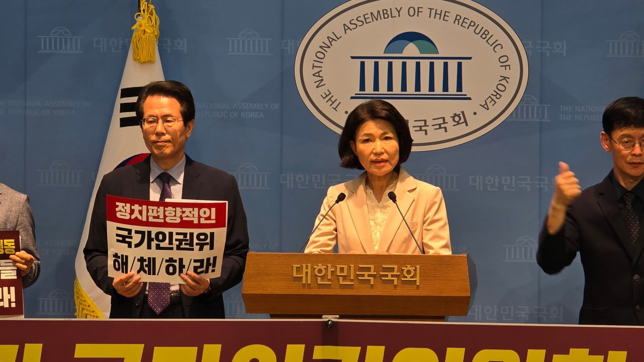 2053805f2b87ba51af2babea1d3f6504_1784968881_67.jpg 자유인권행동 등 시민단체, 국가인권위원회 규탄 기자회견…"윤석열 방어권 권고 폐기 시도 중단하라"