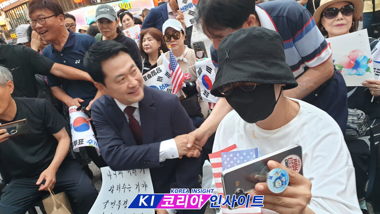 인천 구월동 로데오거리 '참정권 수호' 시민행동 24일째 이어져