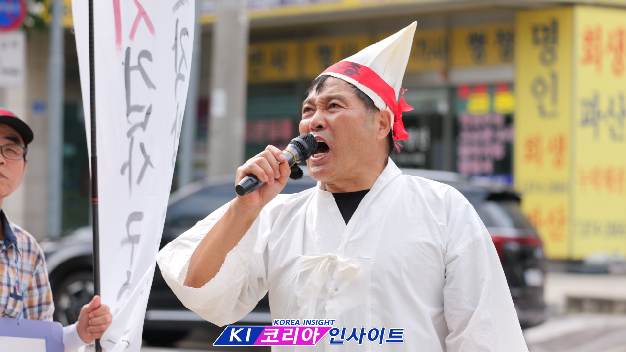 청천2구역 전 조합원들, 68일째 인천검찰청 앞 노숙농성…매일 상여·상여복 퍼포먼스로 진상규명 촉구