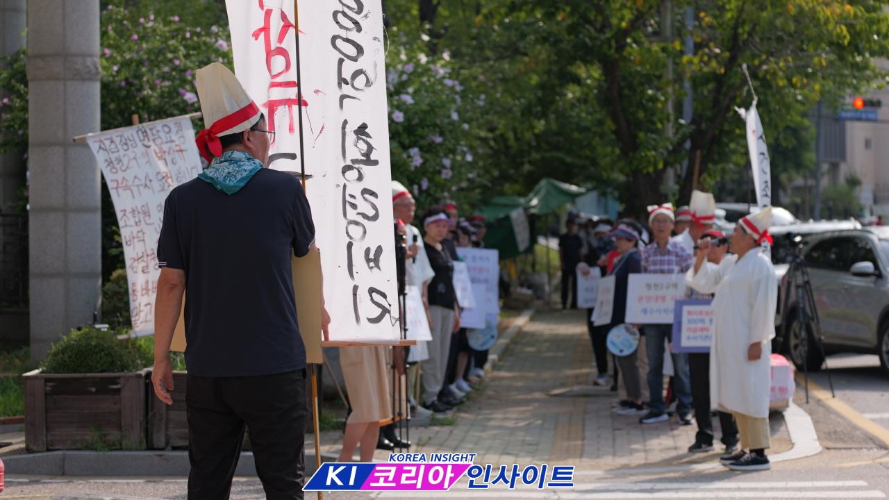 청천2구역 전 조합원들, 68일째 인천검찰청 앞 노숙농성…매일 상여·상여복 퍼포먼스로 진상규명 촉구