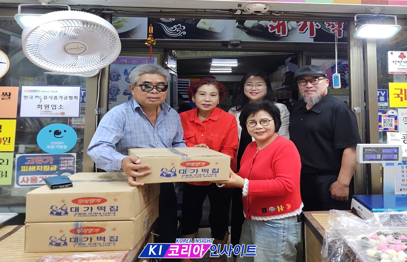 9b73df51323e73d95b08db6029251b3a_1790089639_3887.jpg “추석 앞두고 따뜻한 나눔” 도현암 성도들·주영길 대표, 100만원 상당 가래떡 기부
