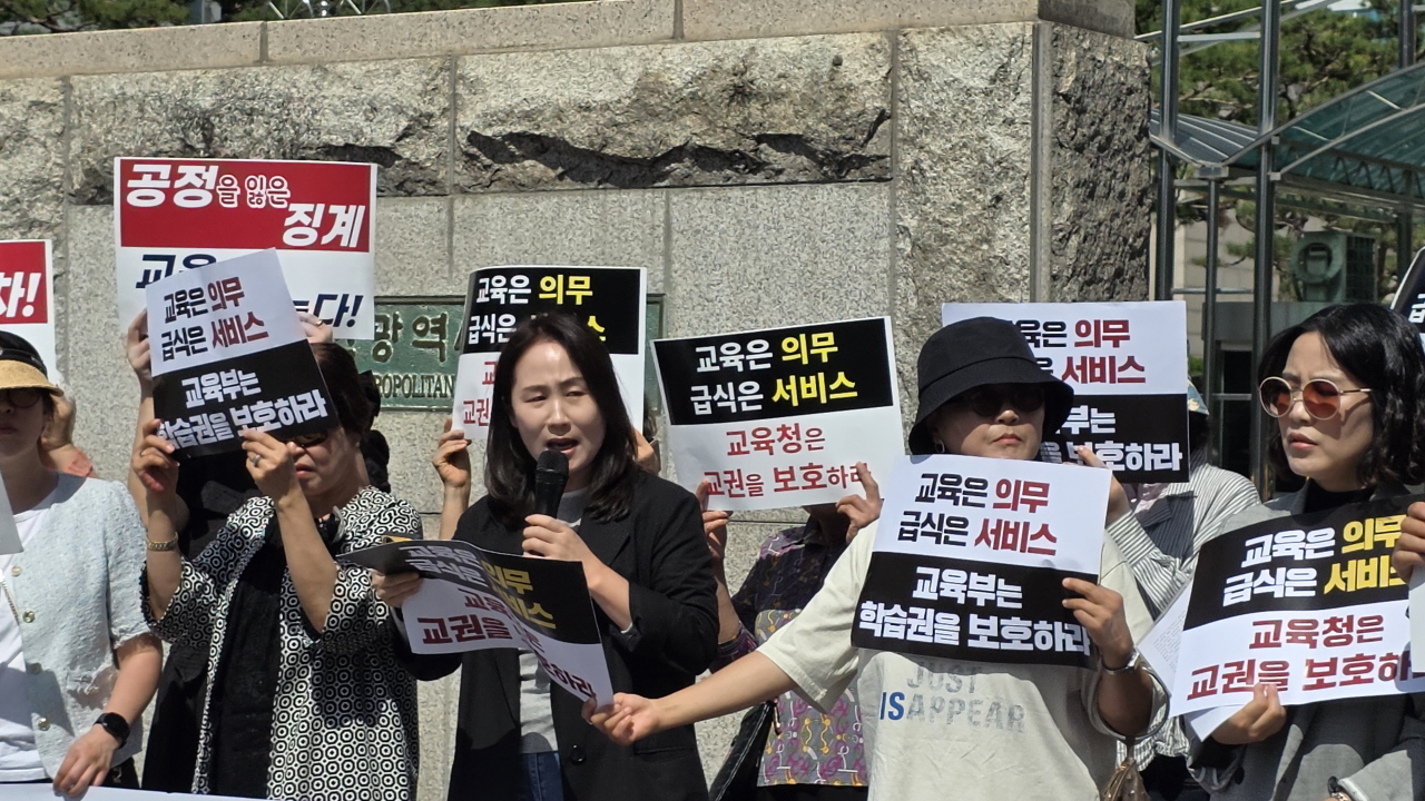bc785f8b19b29442e23a8434018a0529_1789912412_7229.jpg “급식 파업은 노조가 했는데…징계는 왜 교장이?” 둔산여고 급식 파행, 학부모단체 ‘철저 수사’ 촉구